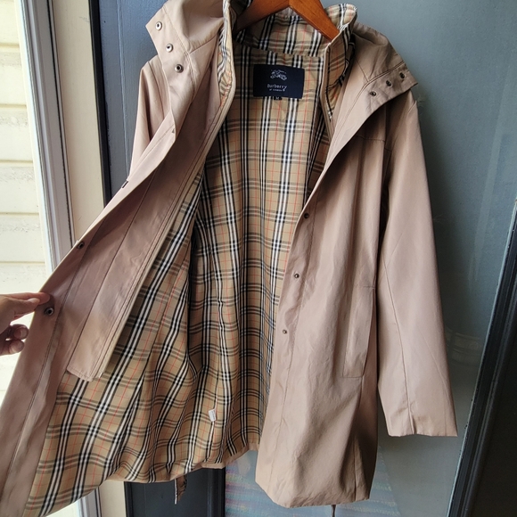 Tan Burberry VTG Women's Trench Coat  Size M Zip Buttons Tan Long Sleeve No Hood - Picture 5 of 16